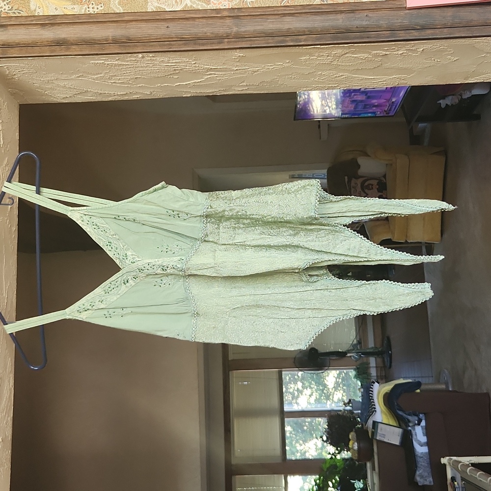 L.S.I Asymmetrical Top. Size S/M Green.